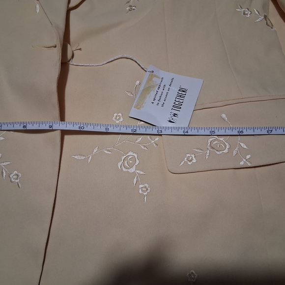 Together Cream Floral Embroidered Blazer - Picture 6 of 9